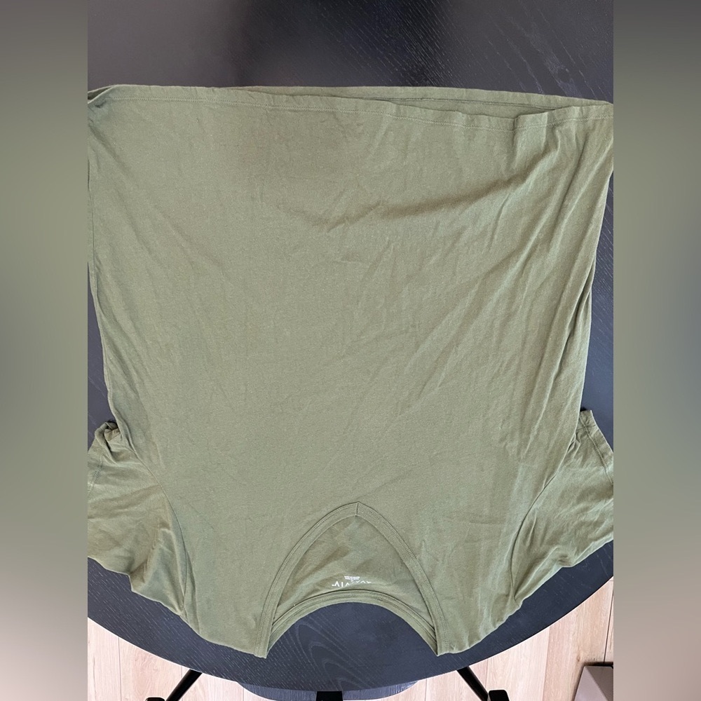 Used! Hunter green shirt